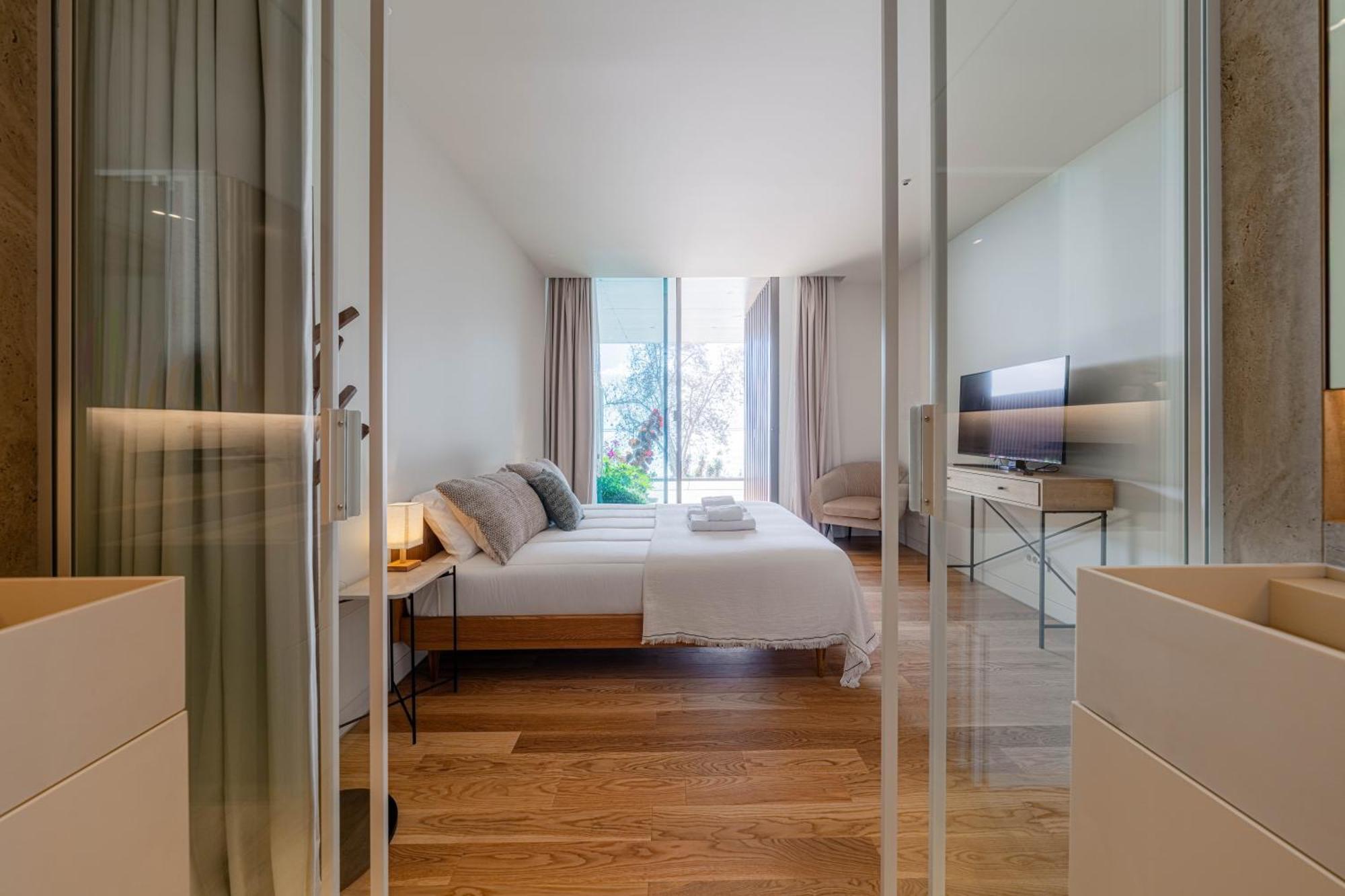 Savoy Monumentalis 2b Or Not 2b By Lm&ac Signature * Funchal (Madeira)